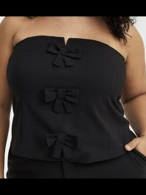 torrid Black Strapless Bow-Front Tank
